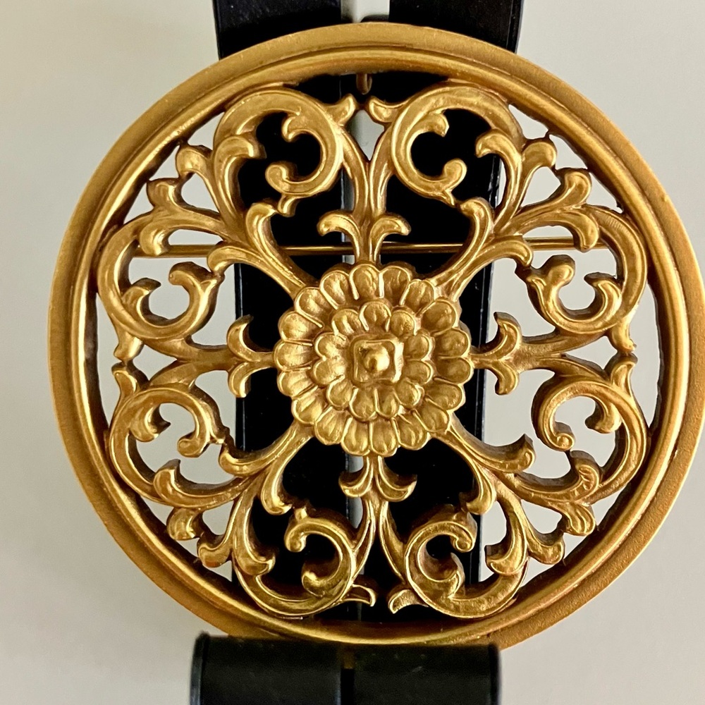 Vintage 1980 gold-toned brooch and pendant combination, remarkable design
